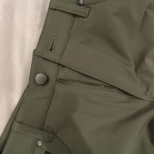 Brand new without tags, men’s green lulu lemon pants